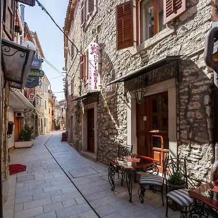 Old Town In Pensjonat Umag
